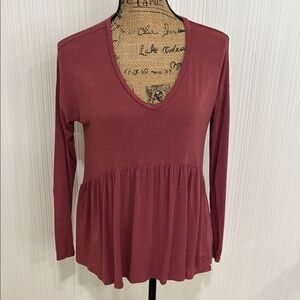 American Eagle Outfitters V-Neck Peplum Top in Burgundy